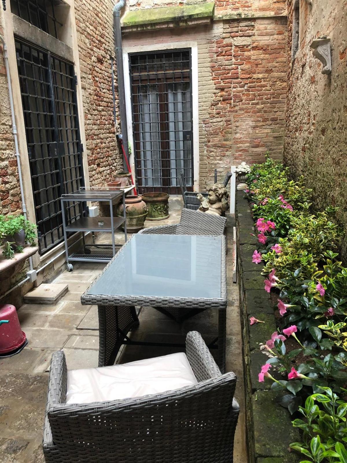 Albrizzi Charme Apartment Venedig Exteriör bild